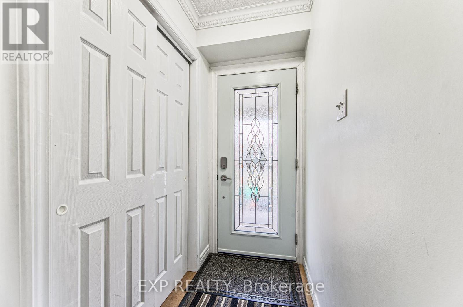 98 MONTEAGLE CRESCENT