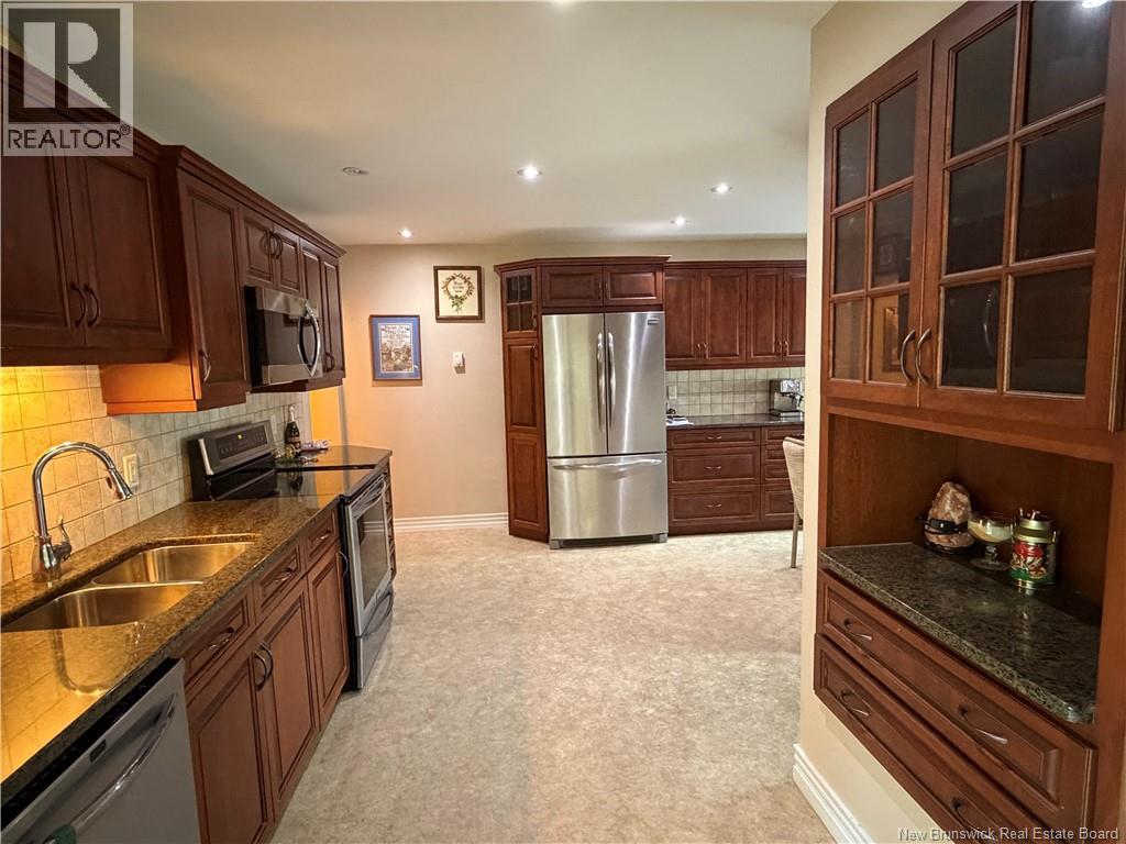36 Lindsay - Photo 3