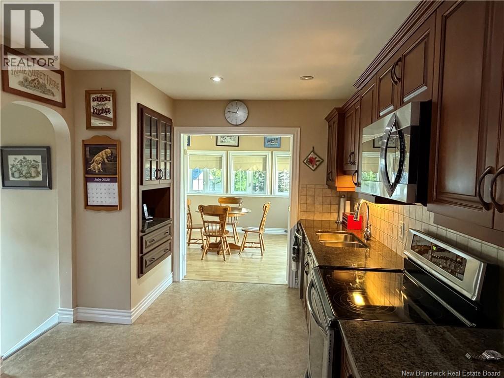 36 Lindsay - Photo 2