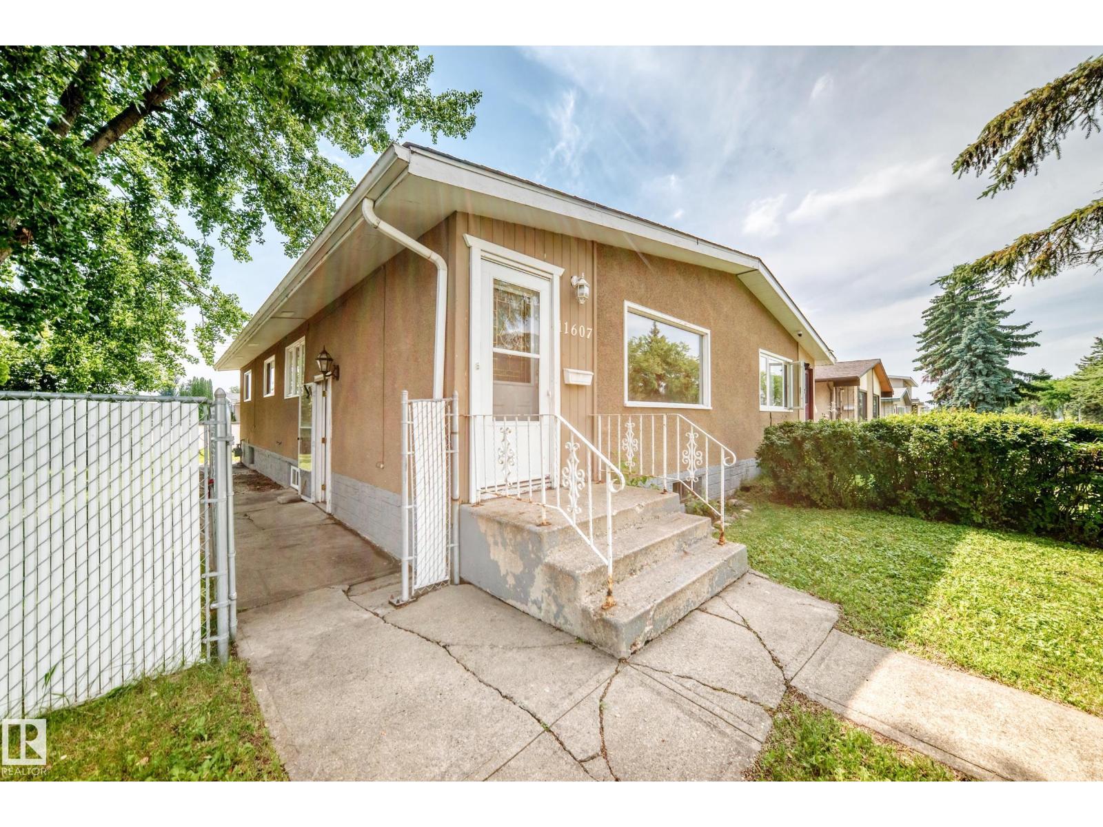 11607 137 AV NW