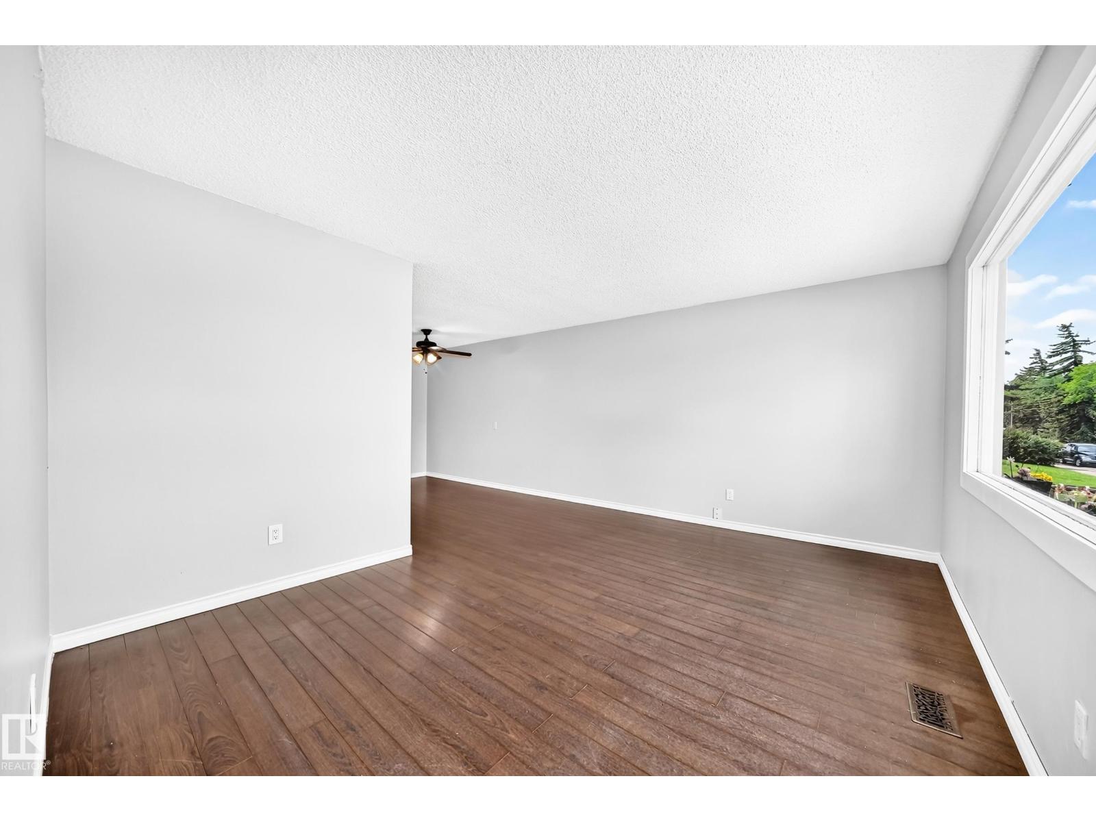 11607 137 AV NW