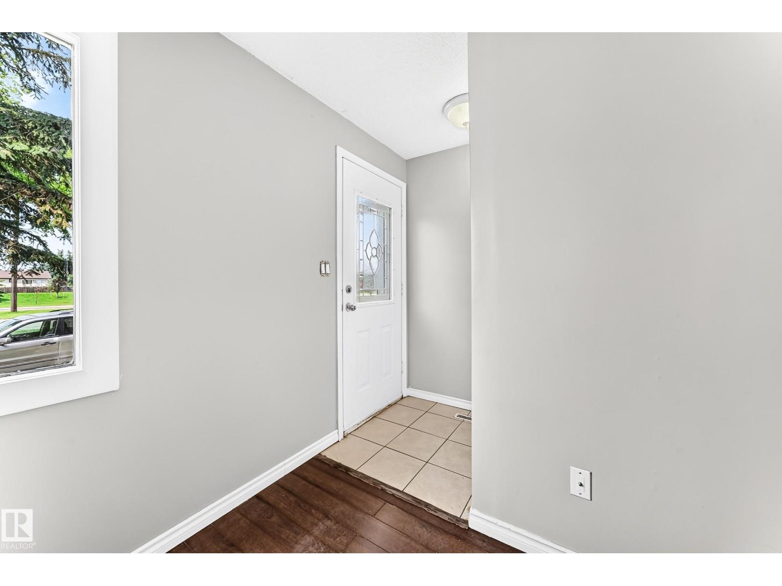 11607 137 AV NW