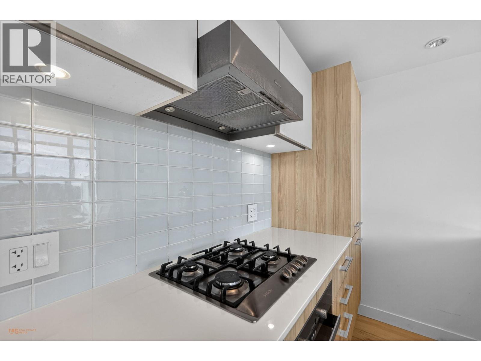 312 2220 KINGSWAY