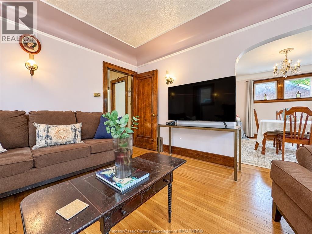2270 LILLIAN