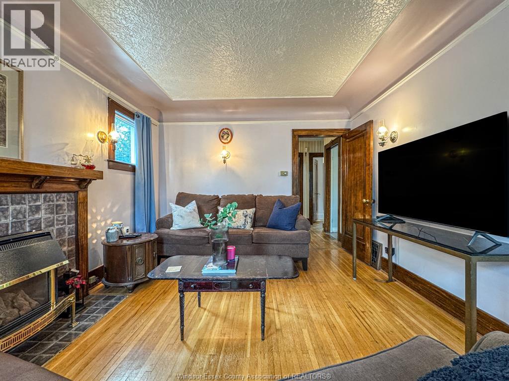 2270 LILLIAN