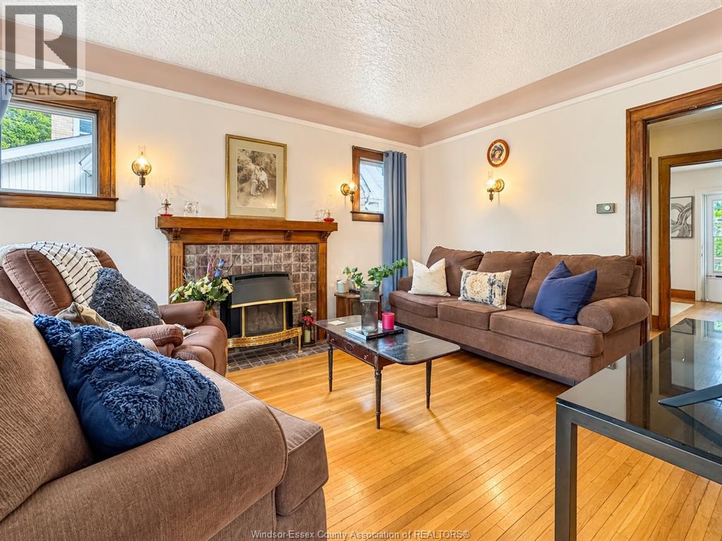2270 LILLIAN
