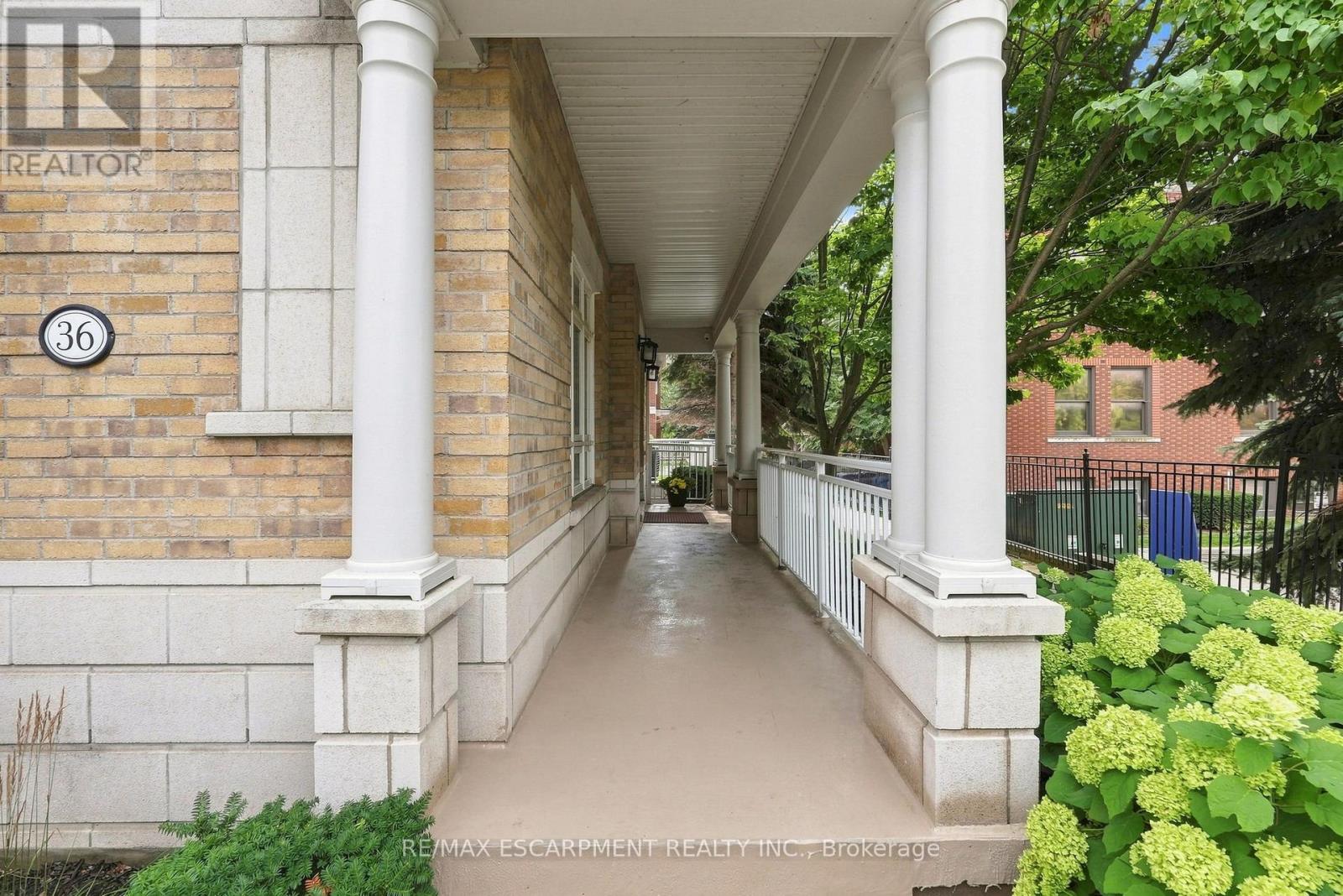 36 COMPASS WAY