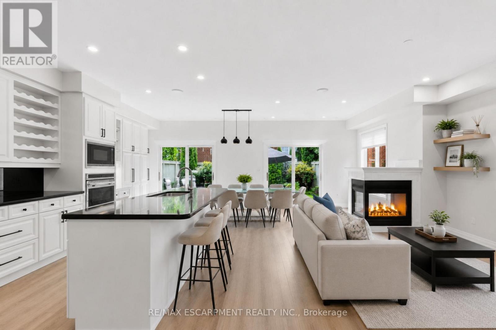 36 COMPASS WAY