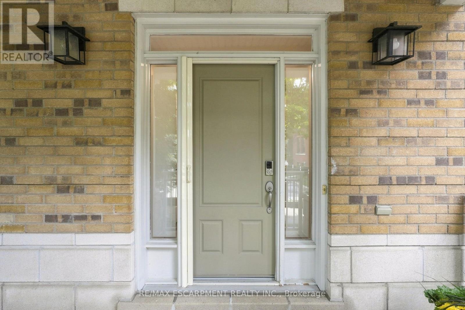 36 COMPASS WAY