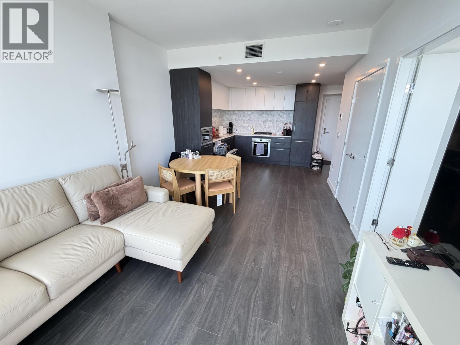 1704 2425 ALPHA AVENUE
