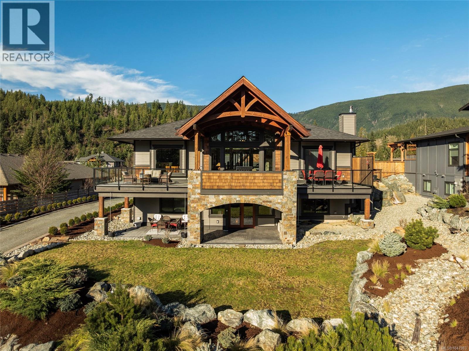7343 Lakefront Pl
