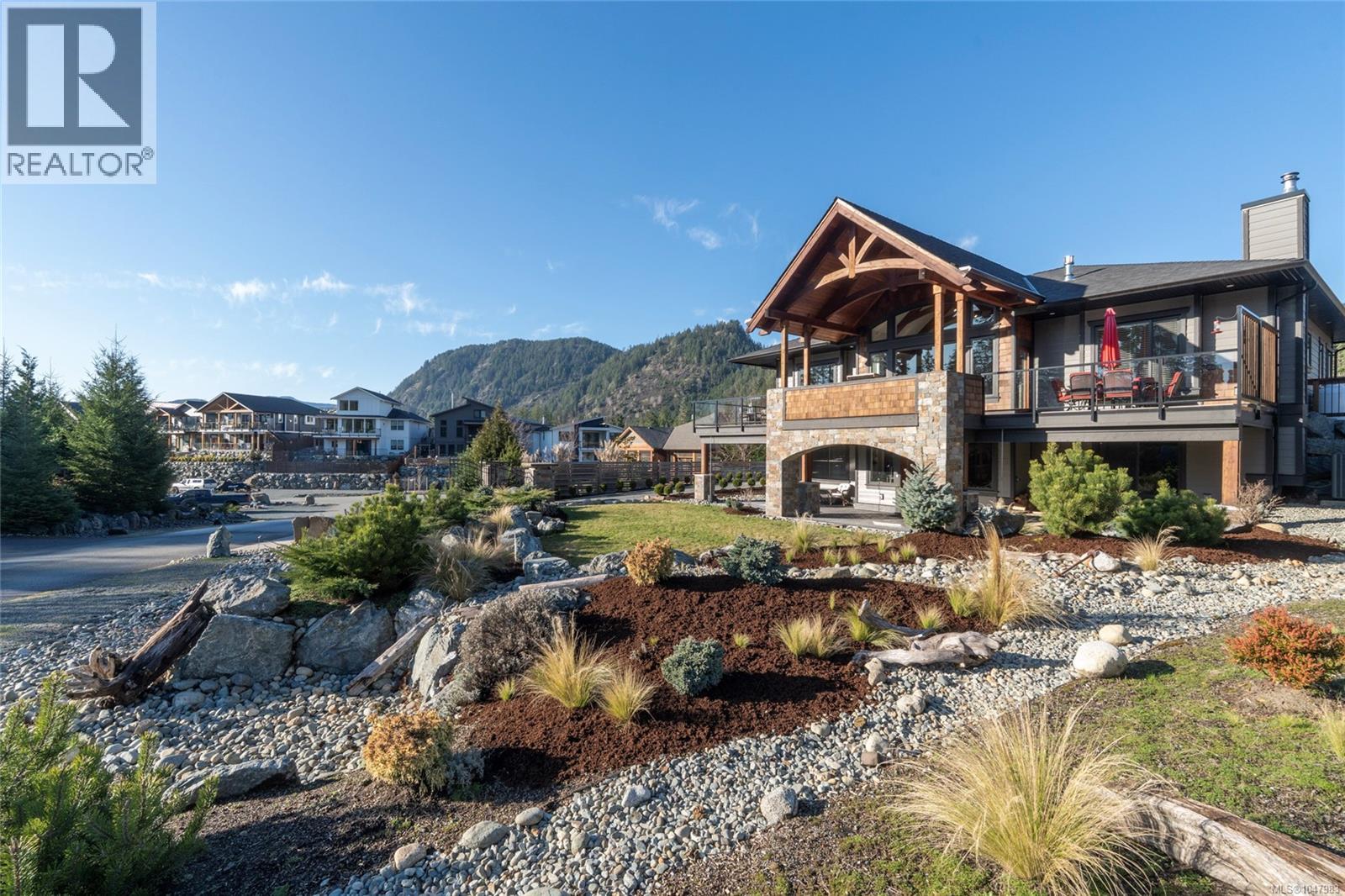 7343 Lakefront Pl