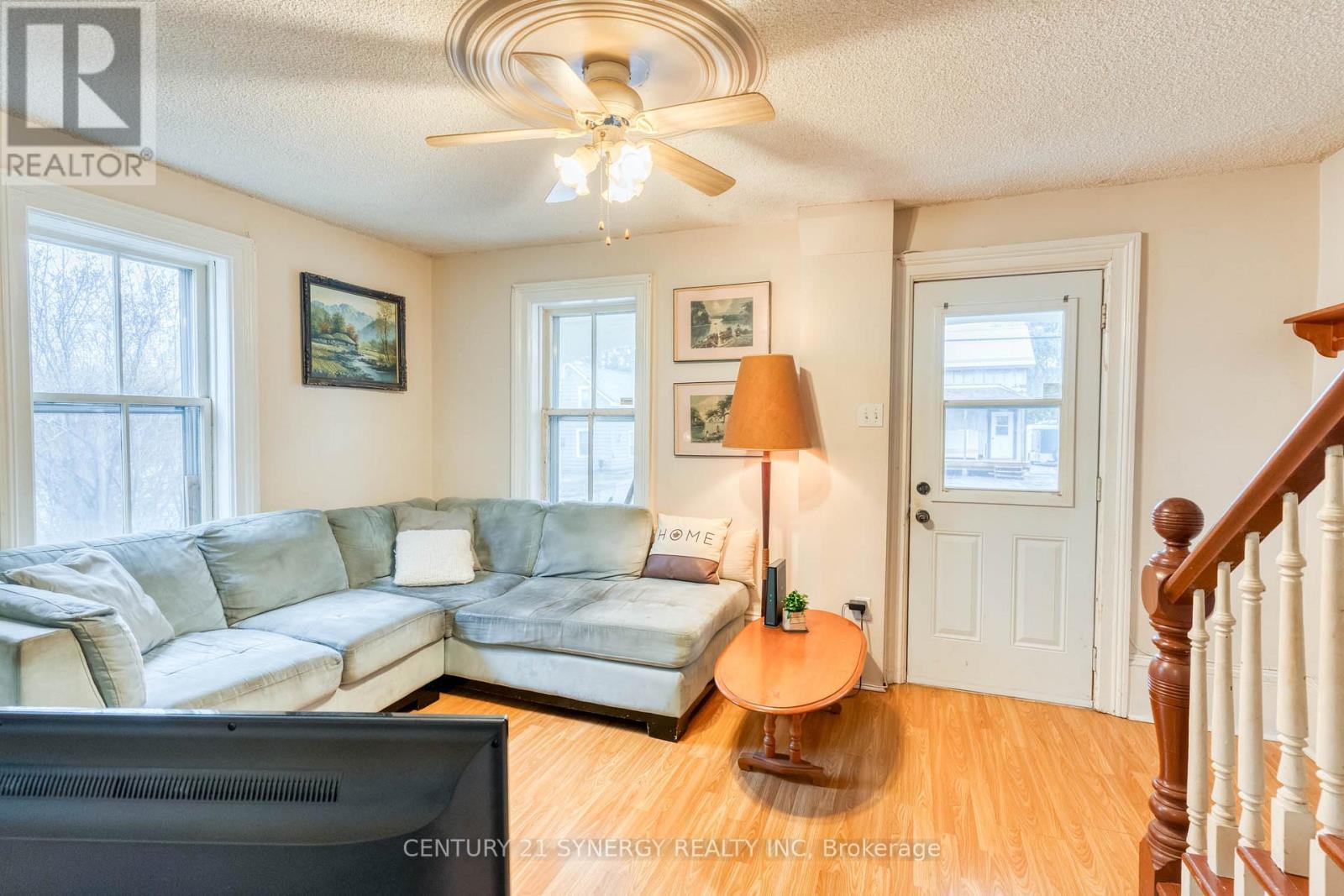 108 BECKWITH STREET E