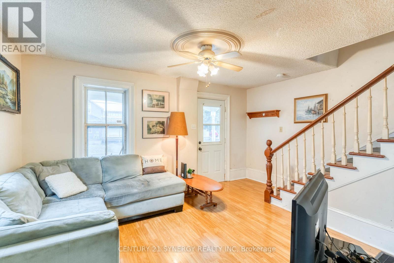 108 BECKWITH STREET E