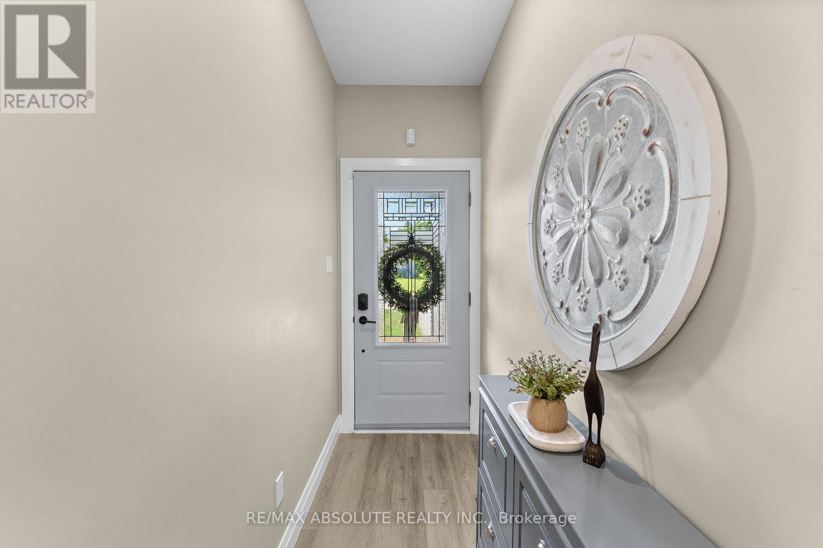 323 FORESTVIEW CRESCENT