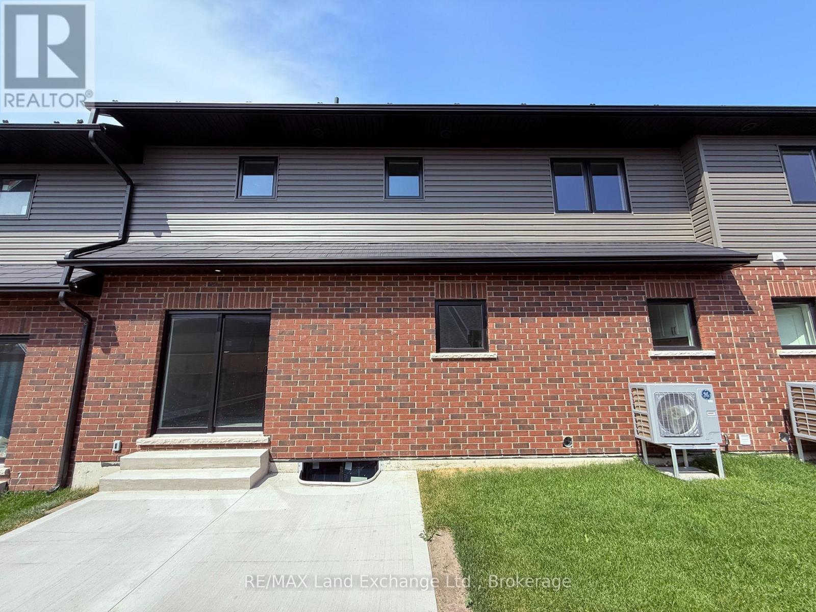 UNIT 3 - 8 GOLF LINKS ROAD