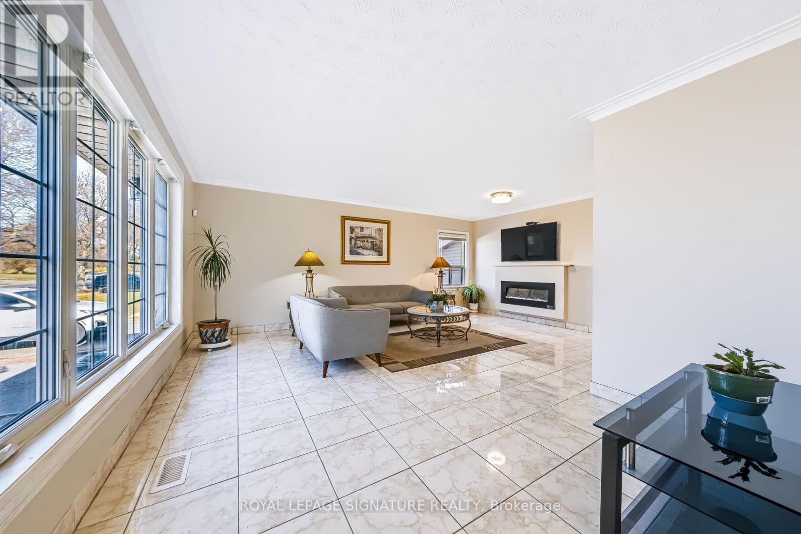 1377 BIRCHMOUNT ROAD