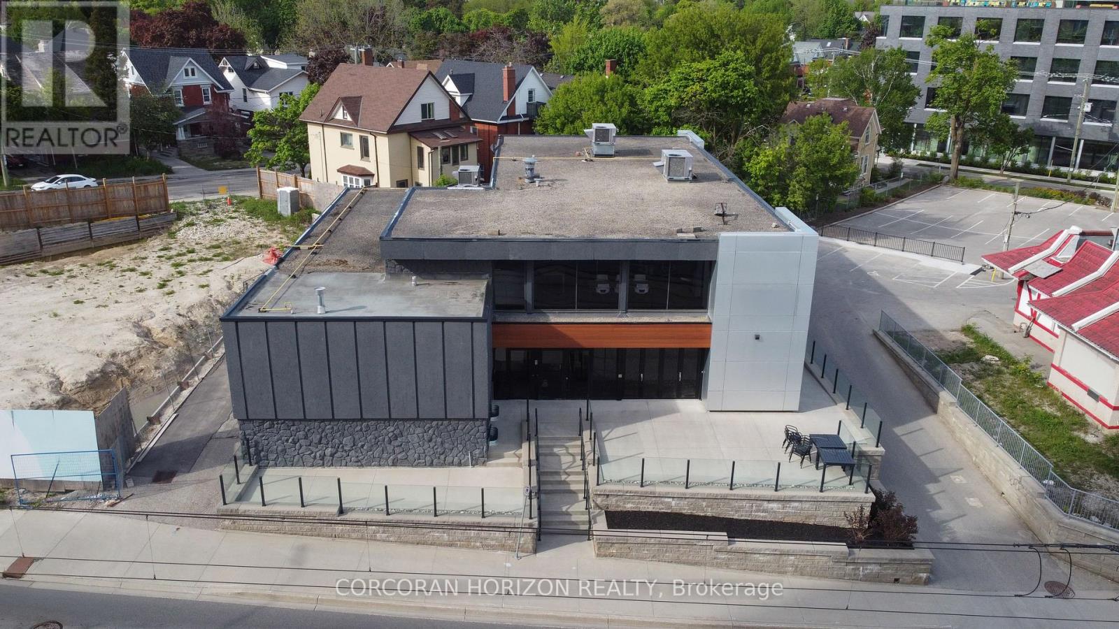 618 KING STREET W