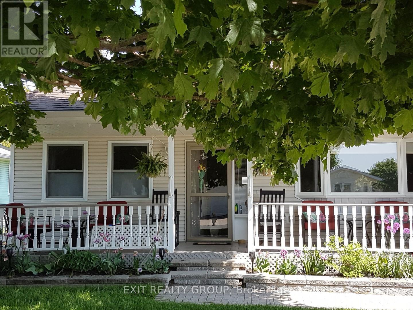 1 QUAKER COURT - Photo 2