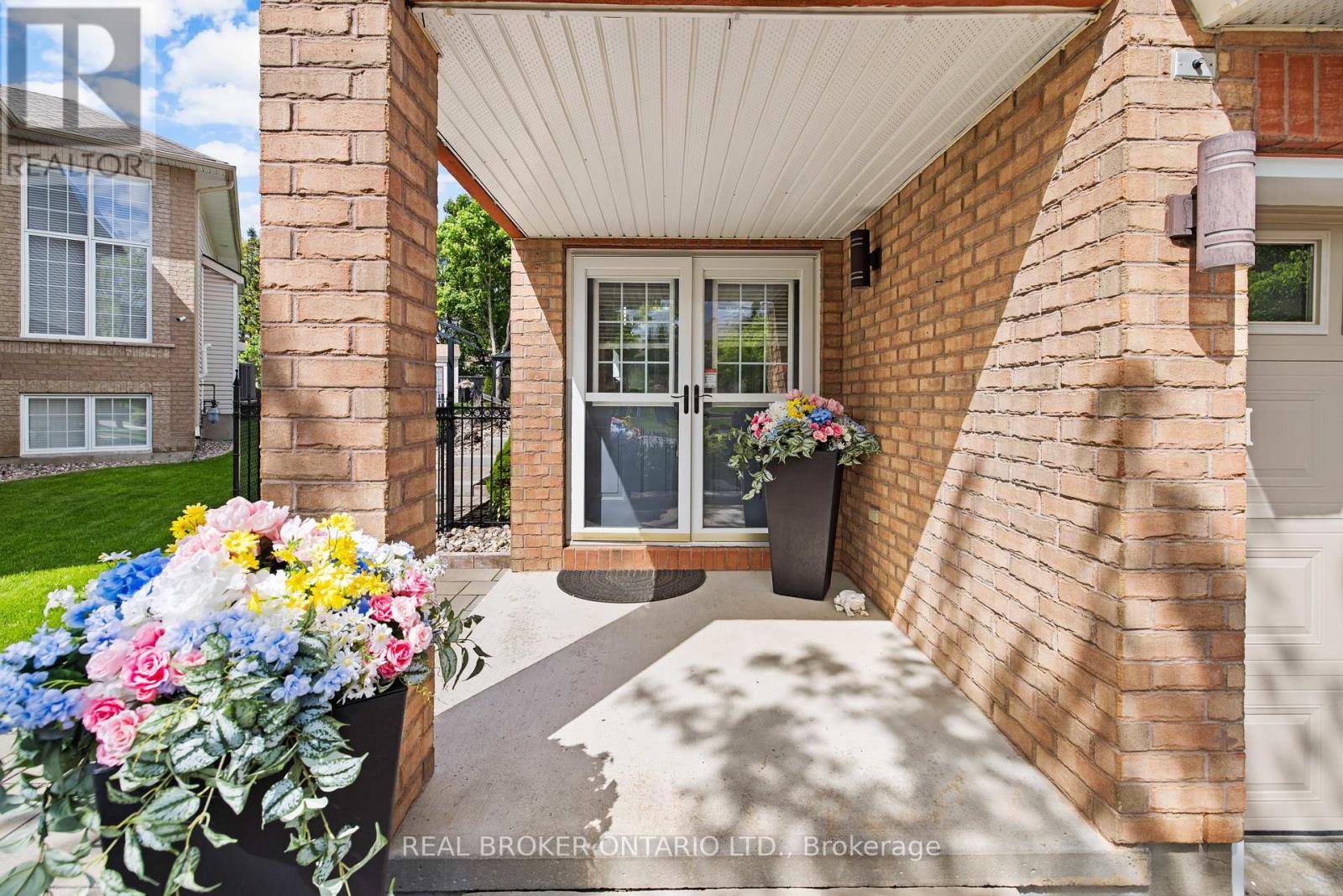 124 MACASSA CIRCLE
