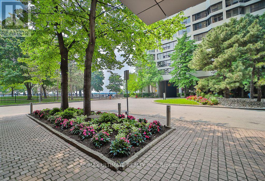 1215 - 33 HARBOUR SQUARE