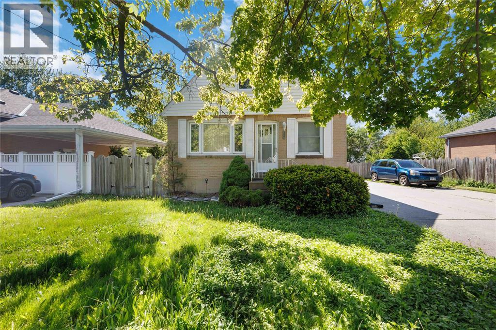 457 Montcalm AVENUE - Photo 2