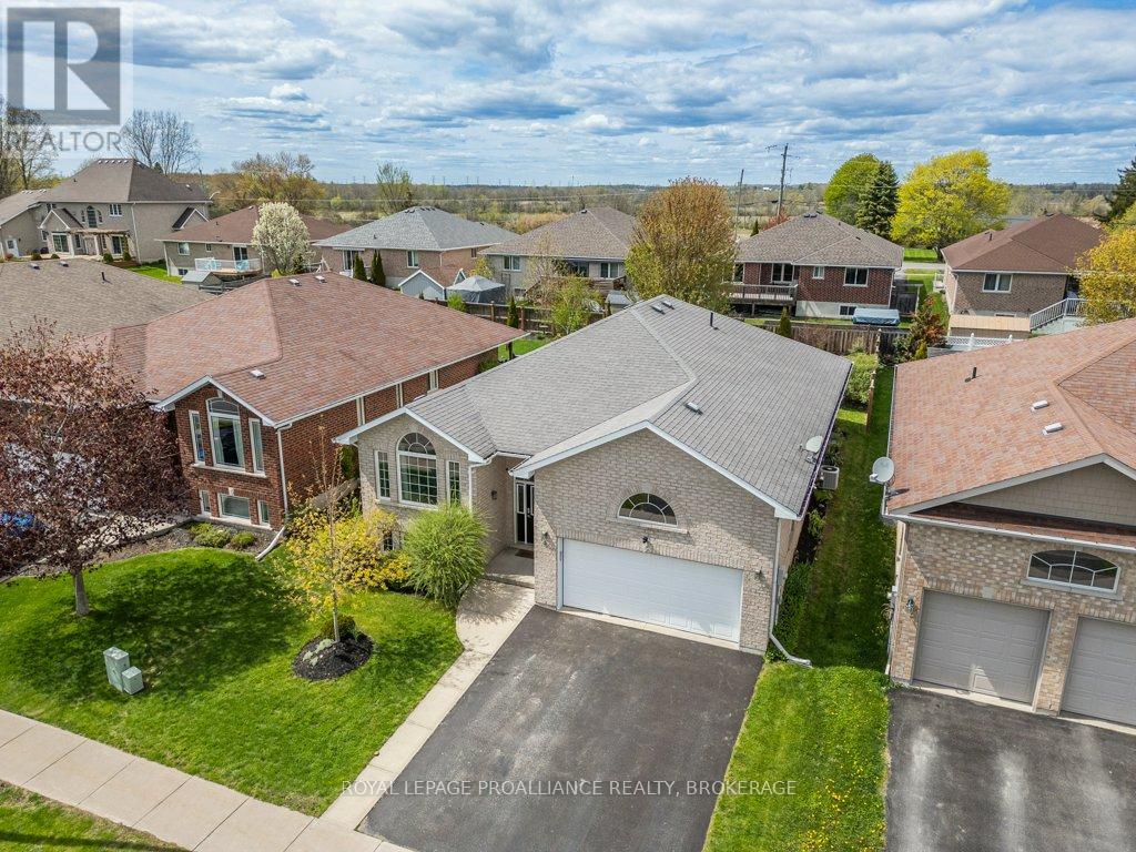 6 ASHWOOD CRESCENT