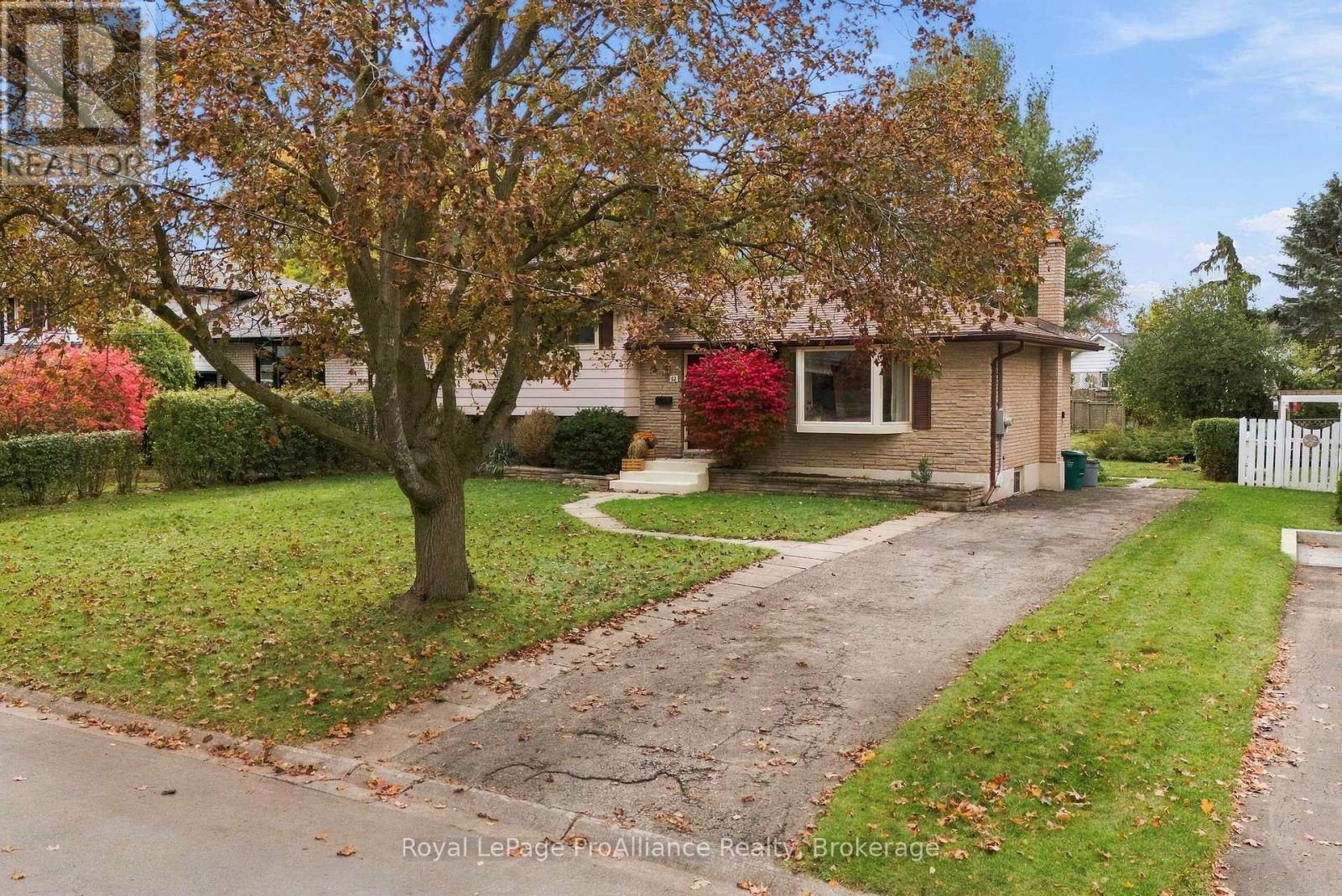 12 THORNCLIFFE DRIVE