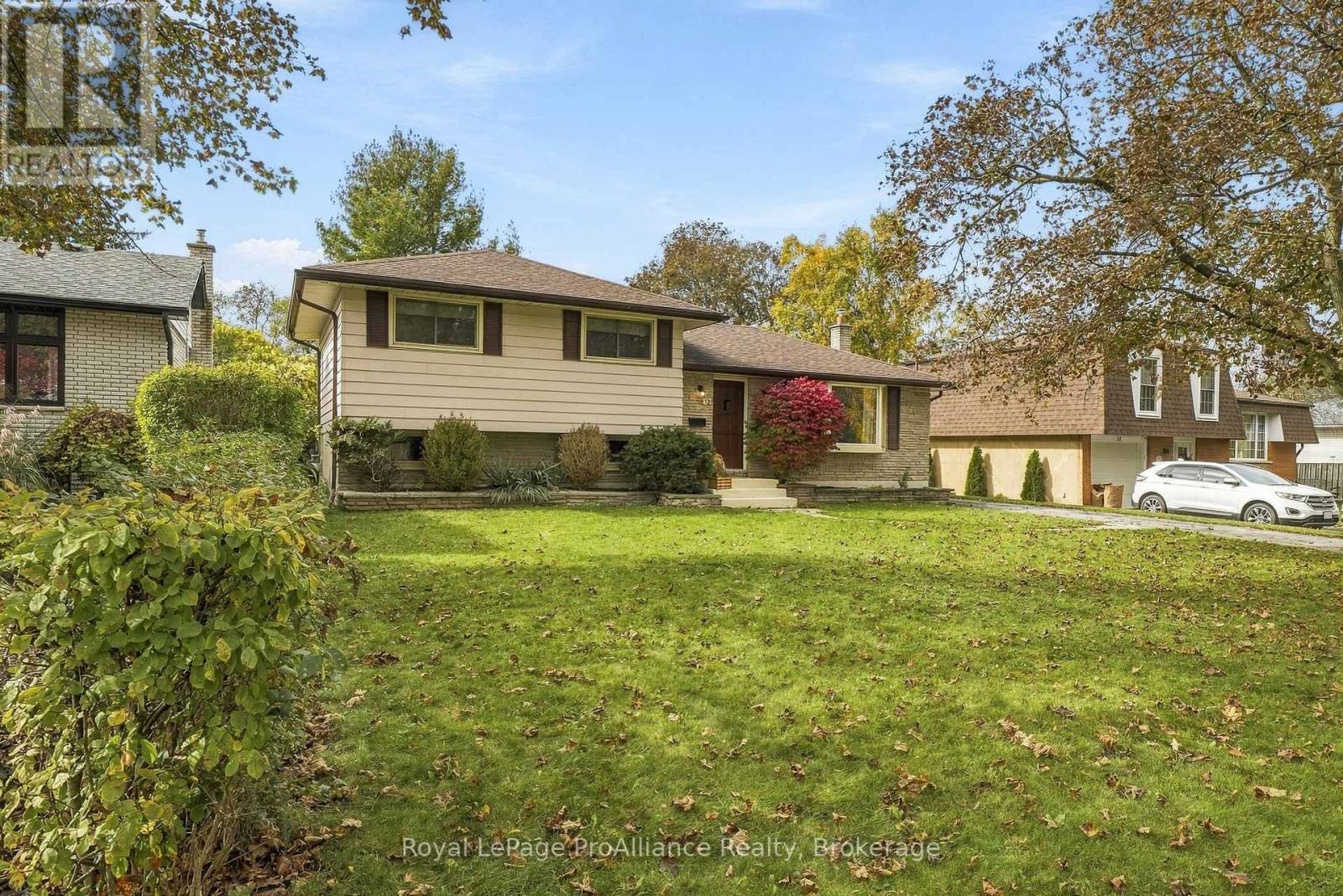 12 THORNCLIFFE DRIVE