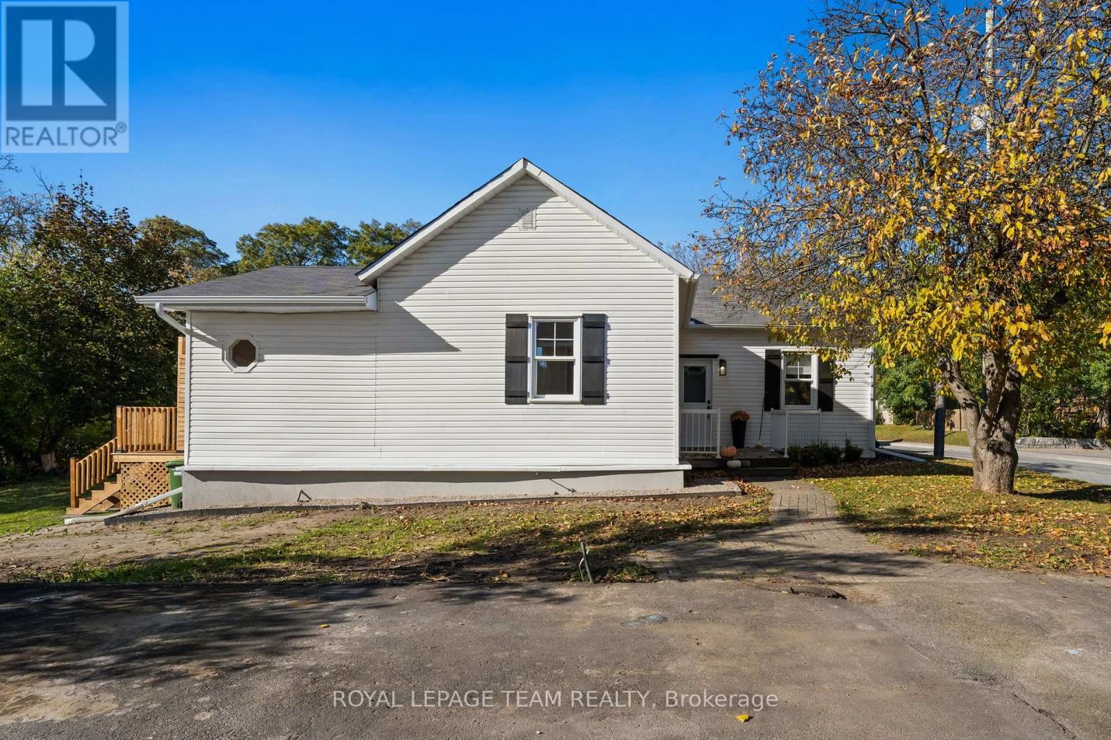 5584 MANOTICK MAIN STREET