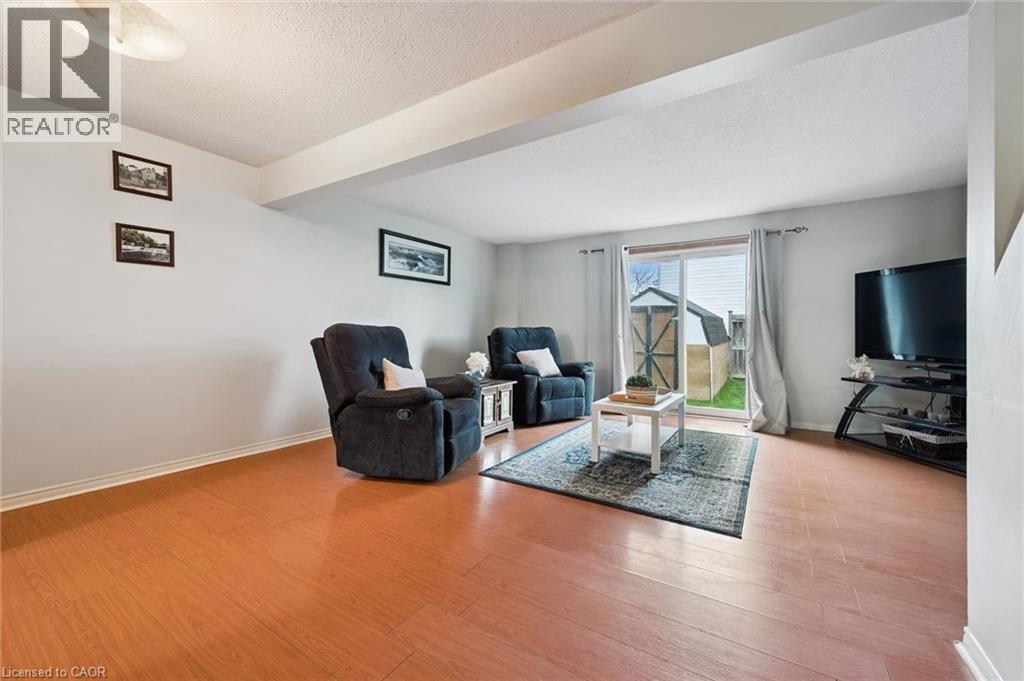 32 JANSEN Avenue