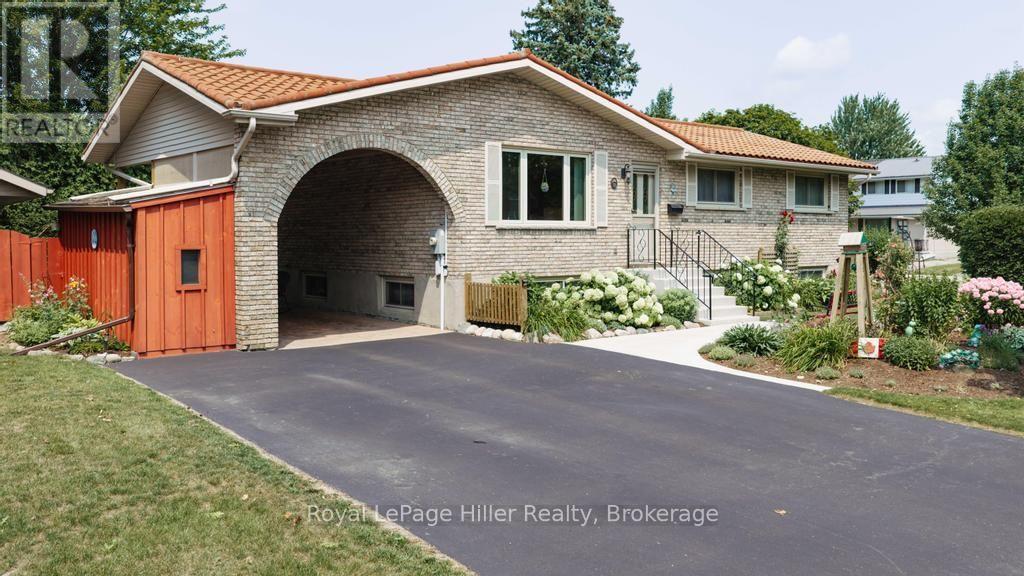 58 KEMP CRESCENT