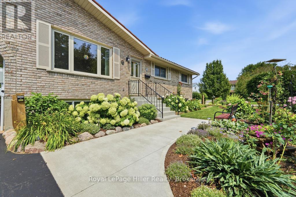 58 KEMP CRESCENT