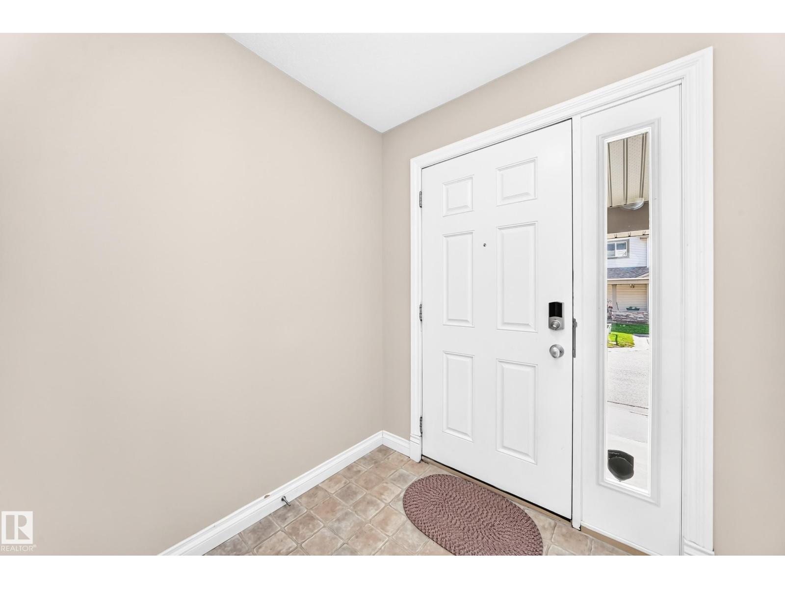 #54 12050 17 AV SW