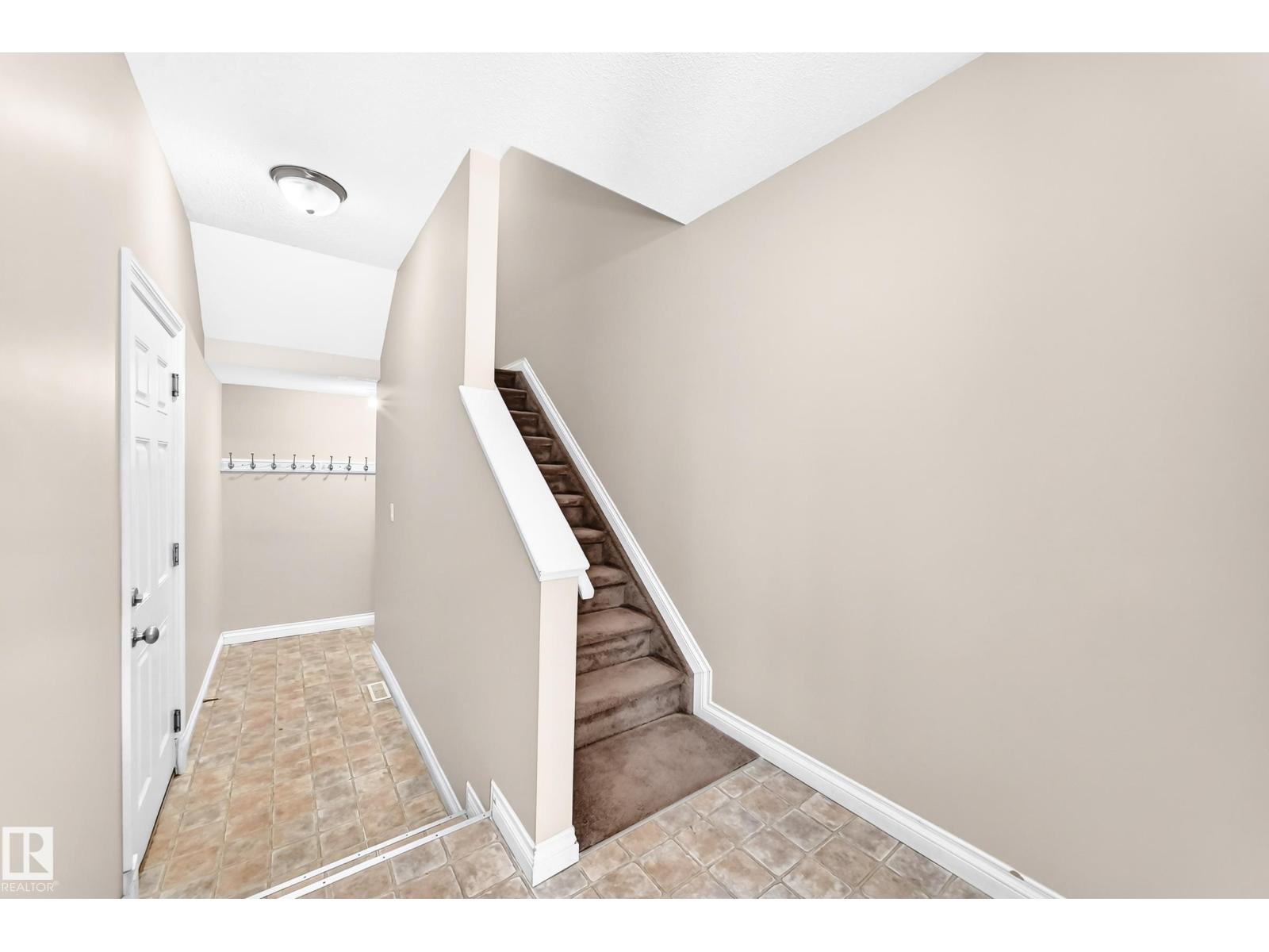 #54 12050 17 AV SW