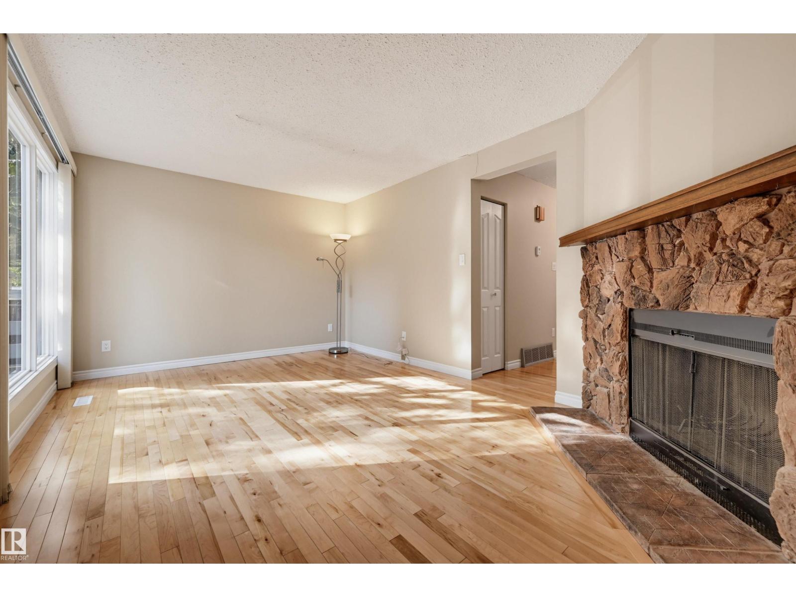 #139 10633 31 AV NW