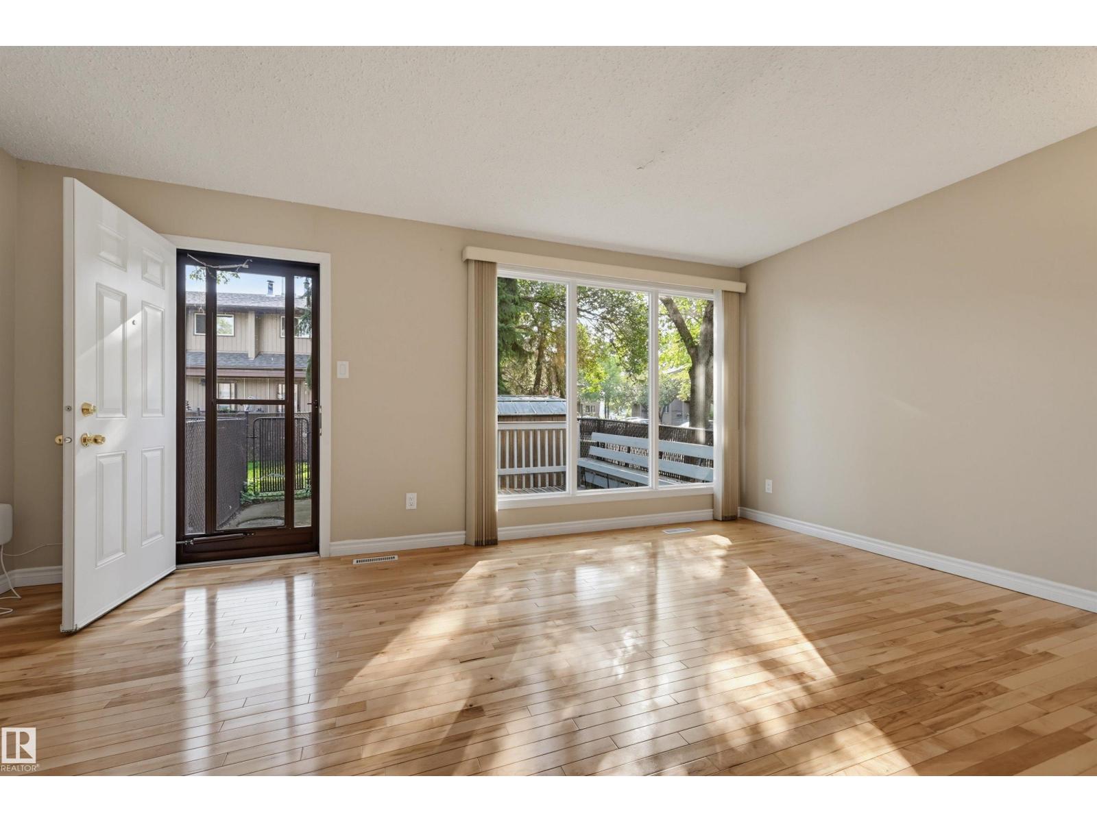 #139 10633 31 AV NW