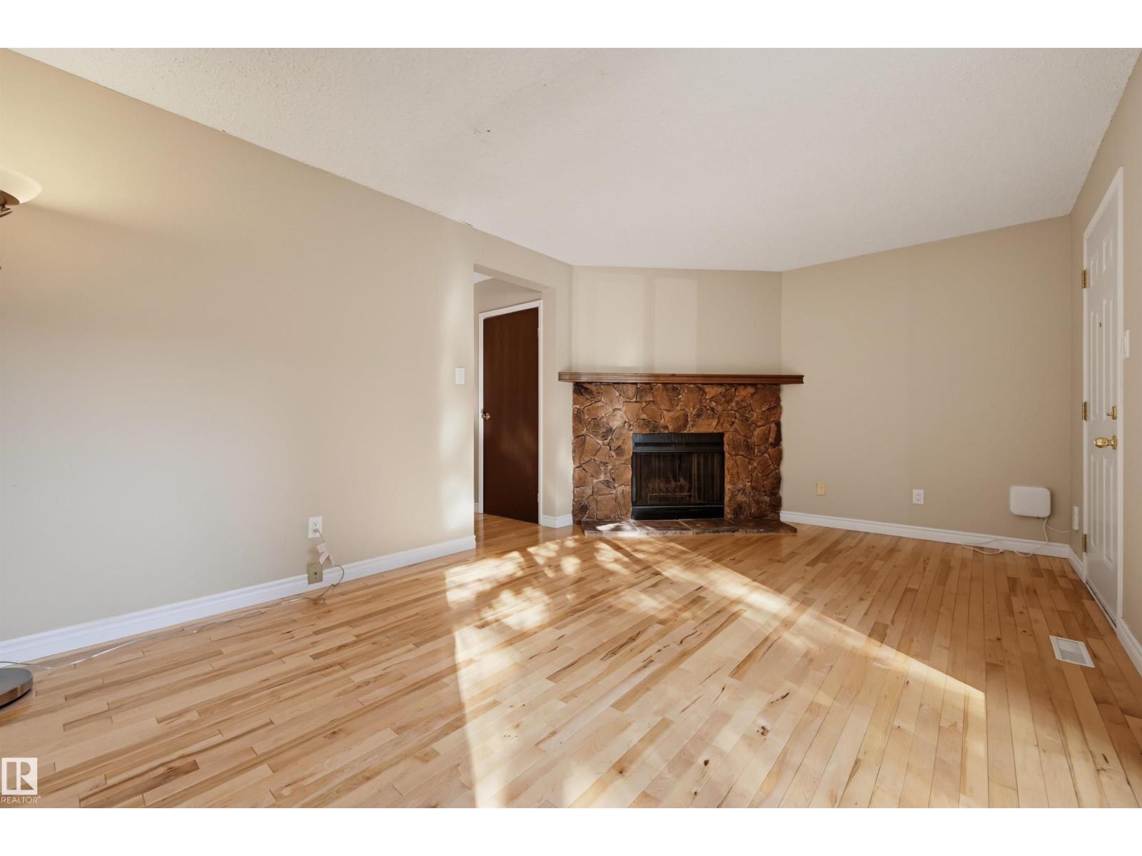 #139 10633 31 AV NW
