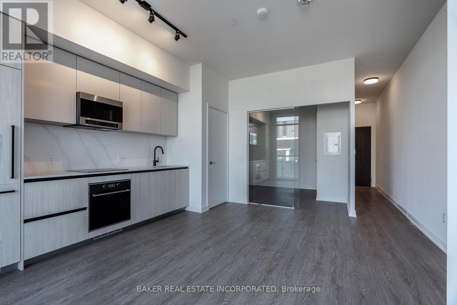 902 - 425 FRONT STREET E