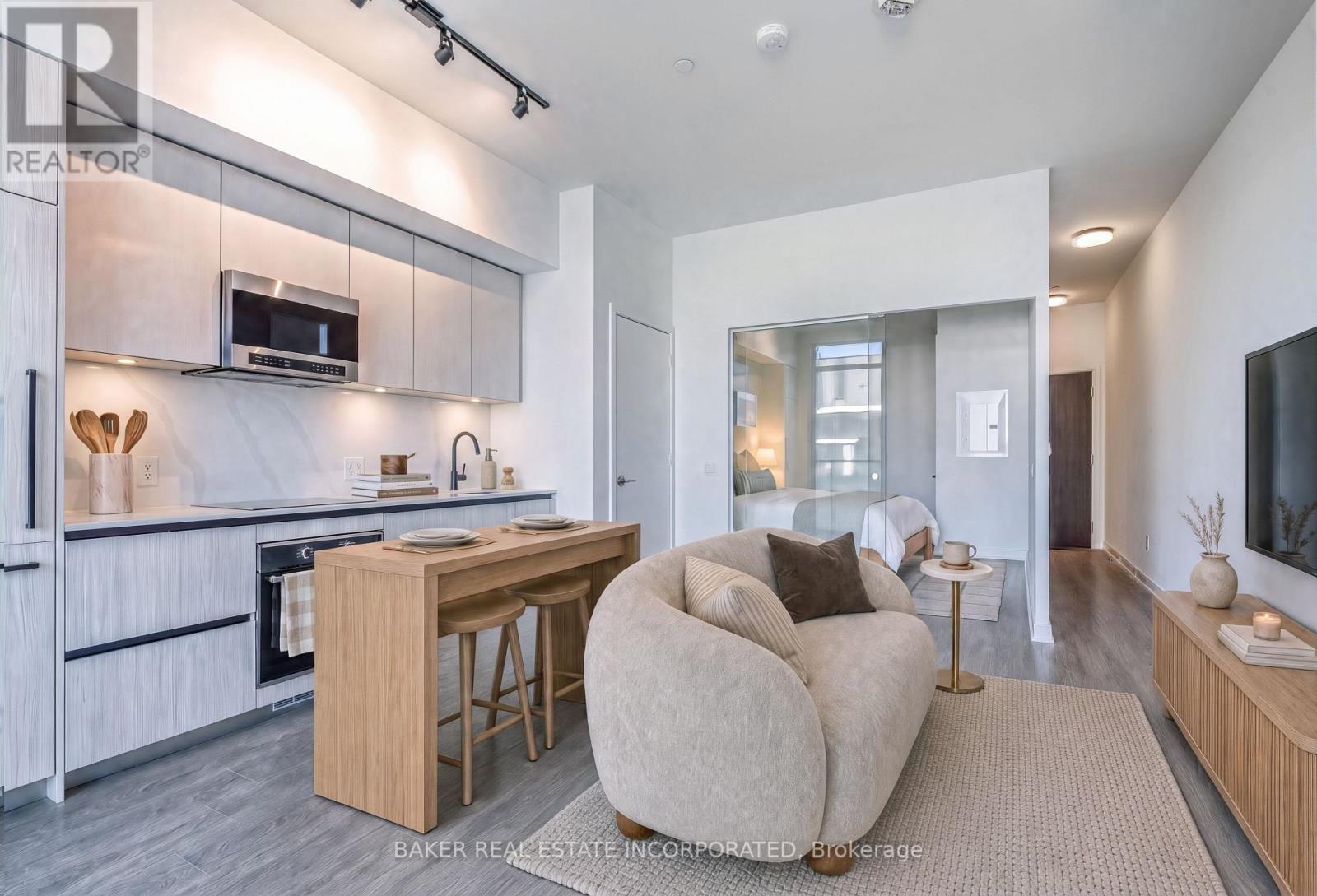 902 - 425 FRONT STREET E