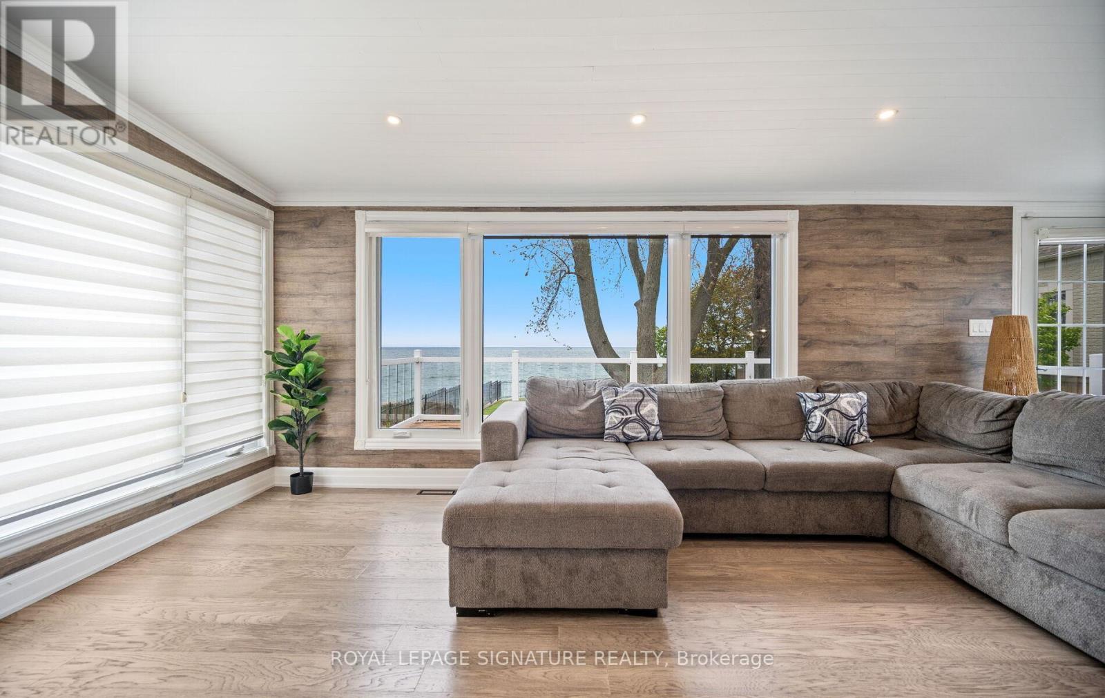 17 WENDAKEE DRIVE