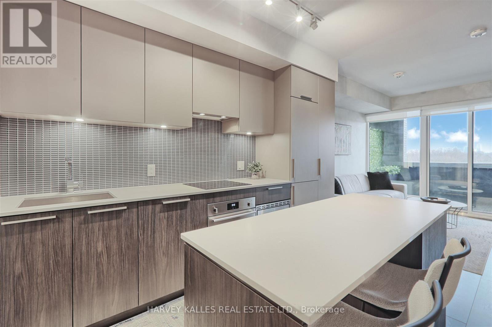 412 - 4208 DUNDAS STREET W