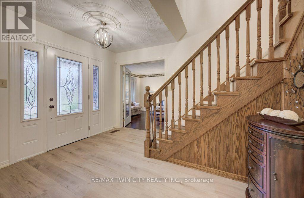 449 KNIGHTSBRIDGE COURT