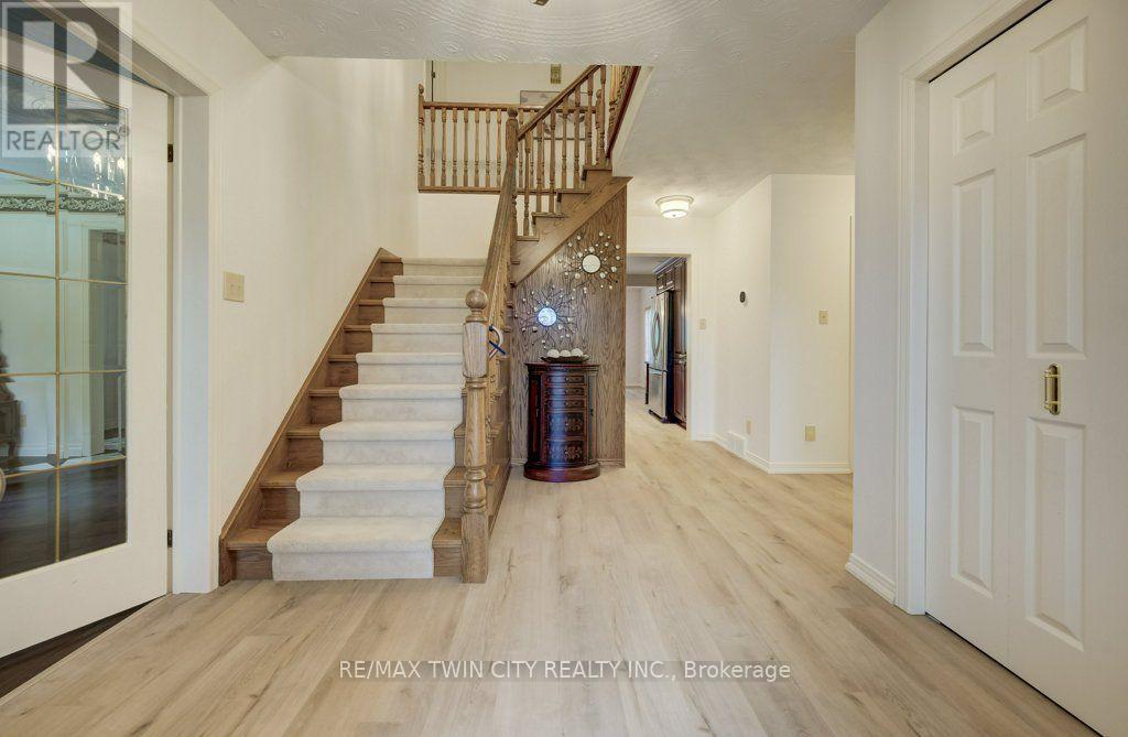 449 KNIGHTSBRIDGE COURT