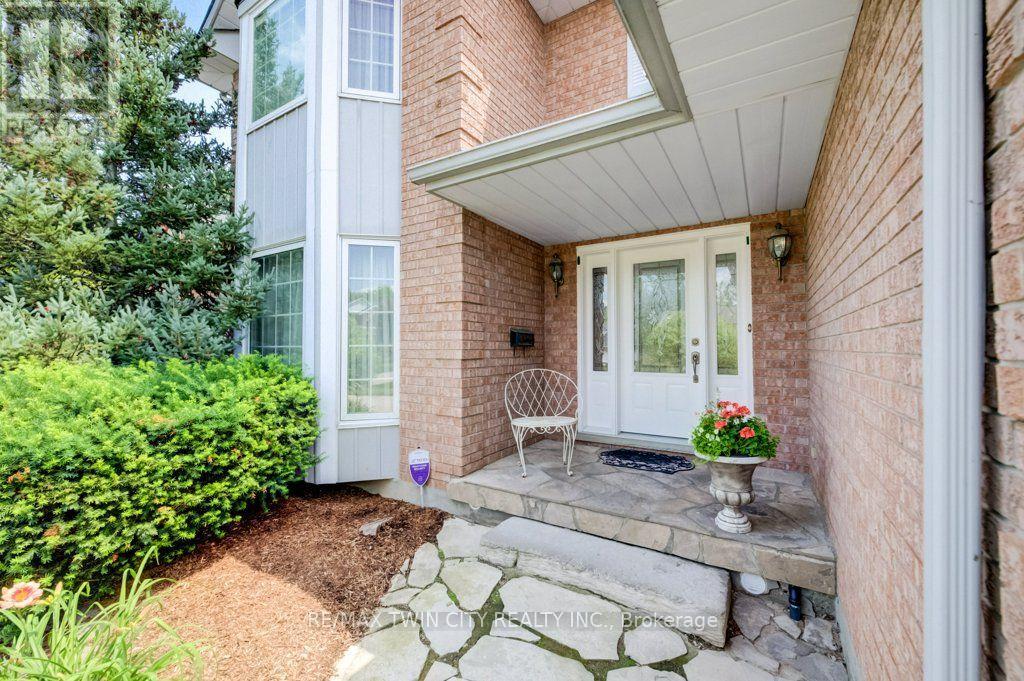 449 KNIGHTSBRIDGE COURT