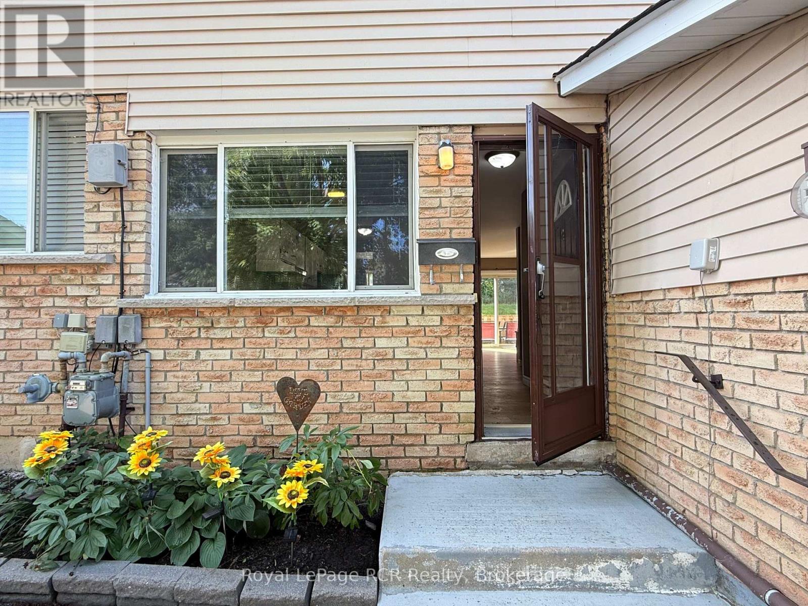 74 LAURIE CRESCENT