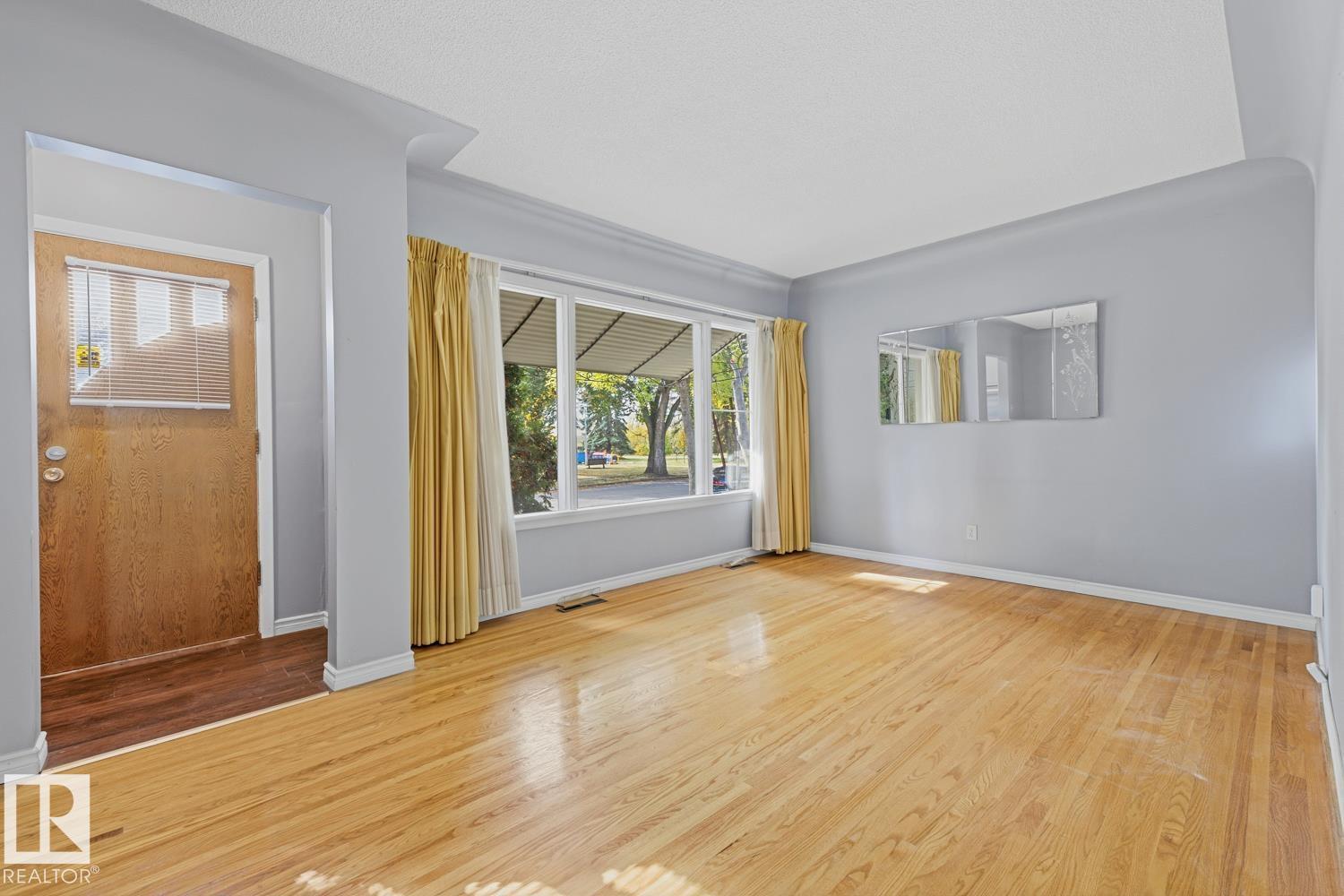 4218 111 AV NW