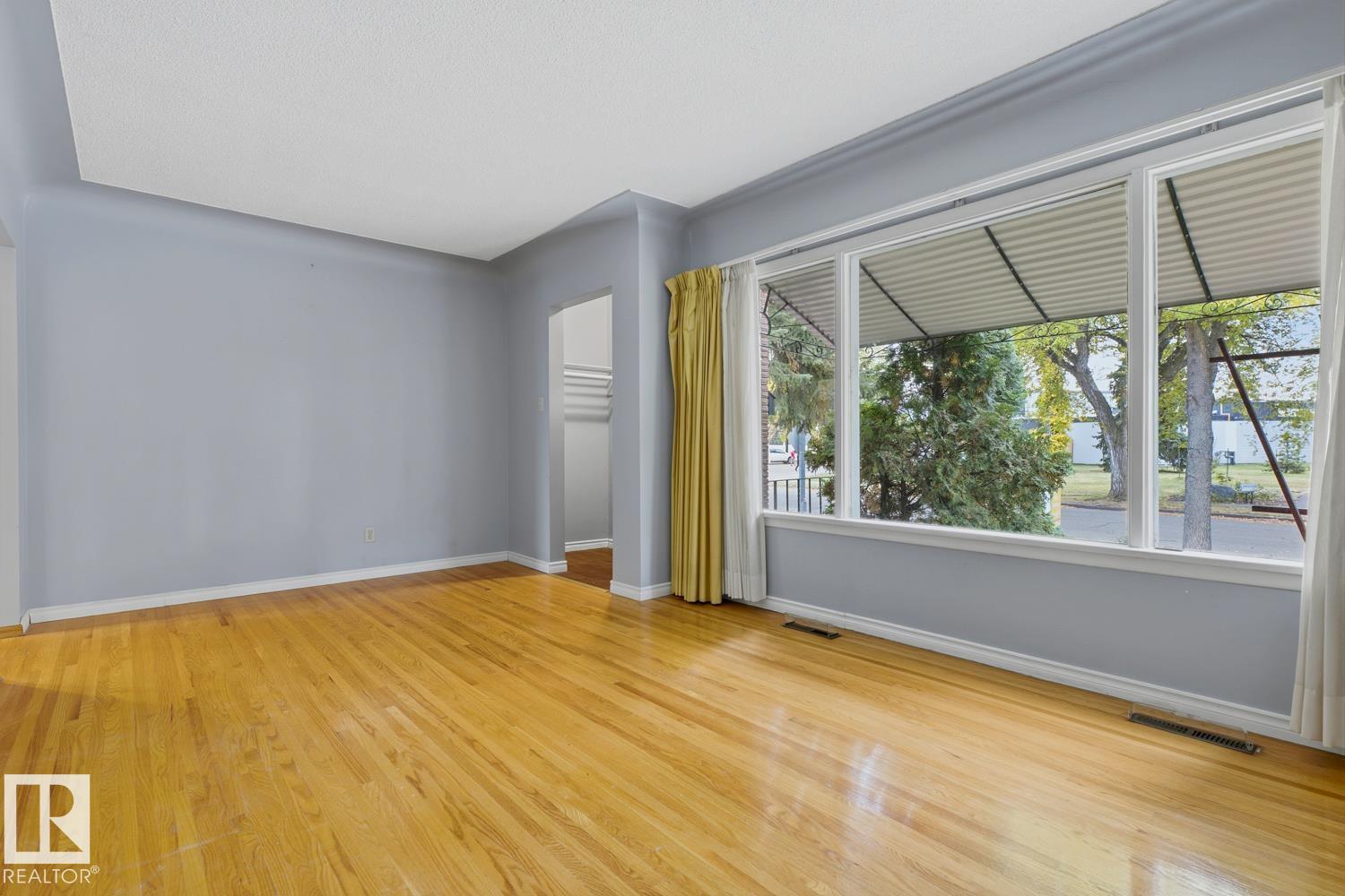 4218 111 AV NW
