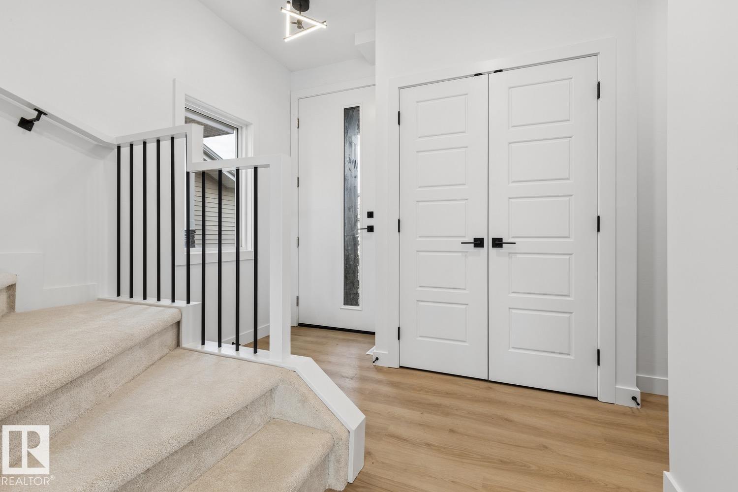 41 CALEDON CR