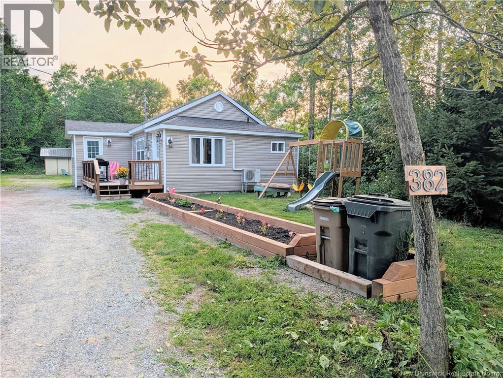 382 Eldersley Avenue - Photo 2